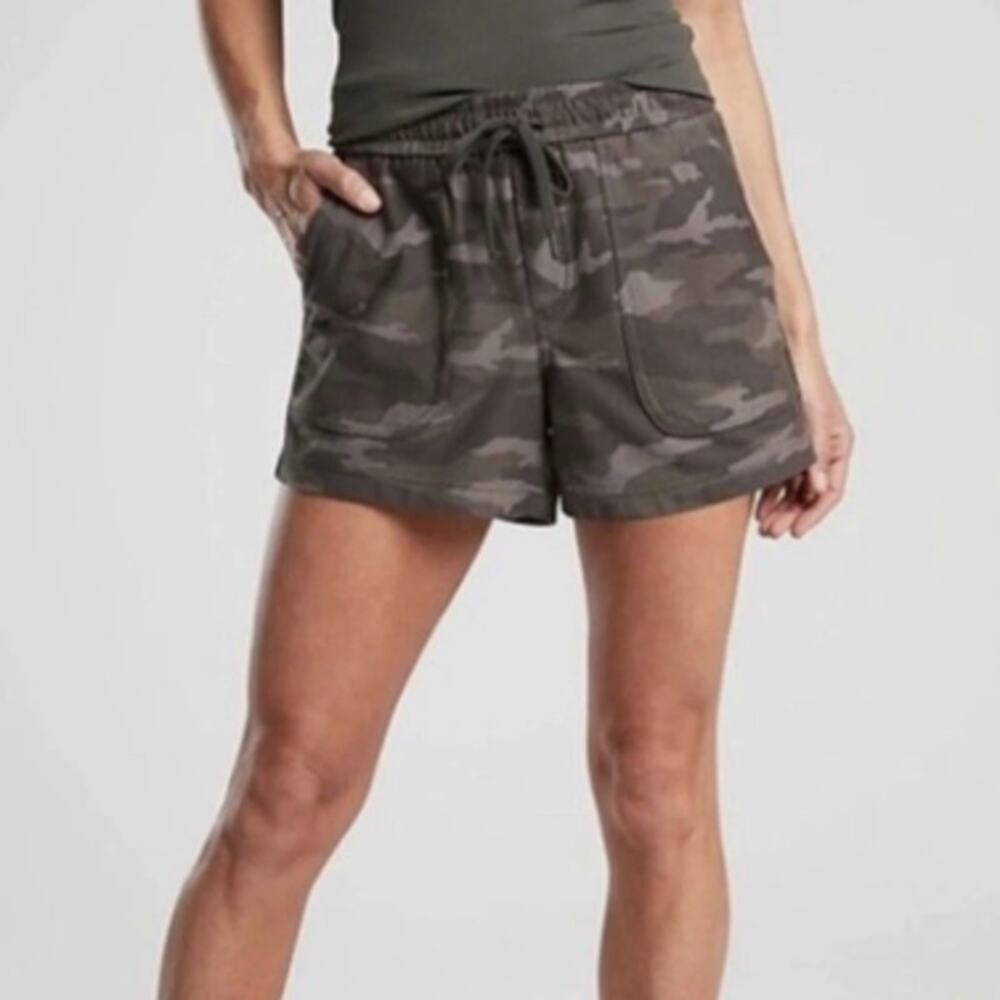 Athleta Farallon Camo Cargo Drawstring‎ Shorts Womens Size 0 Green Brown